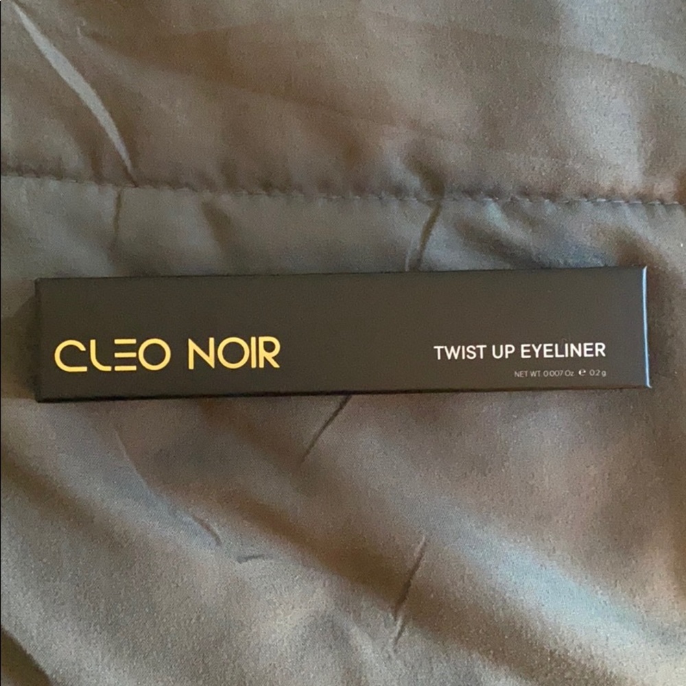 Cleo Noir Liner